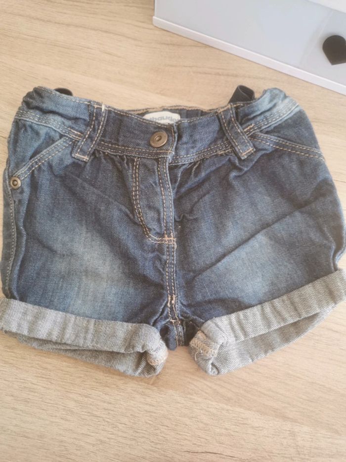 Lot 2 shorts 9 mois - photo numéro 3