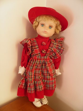 poupée porcelaine neuve