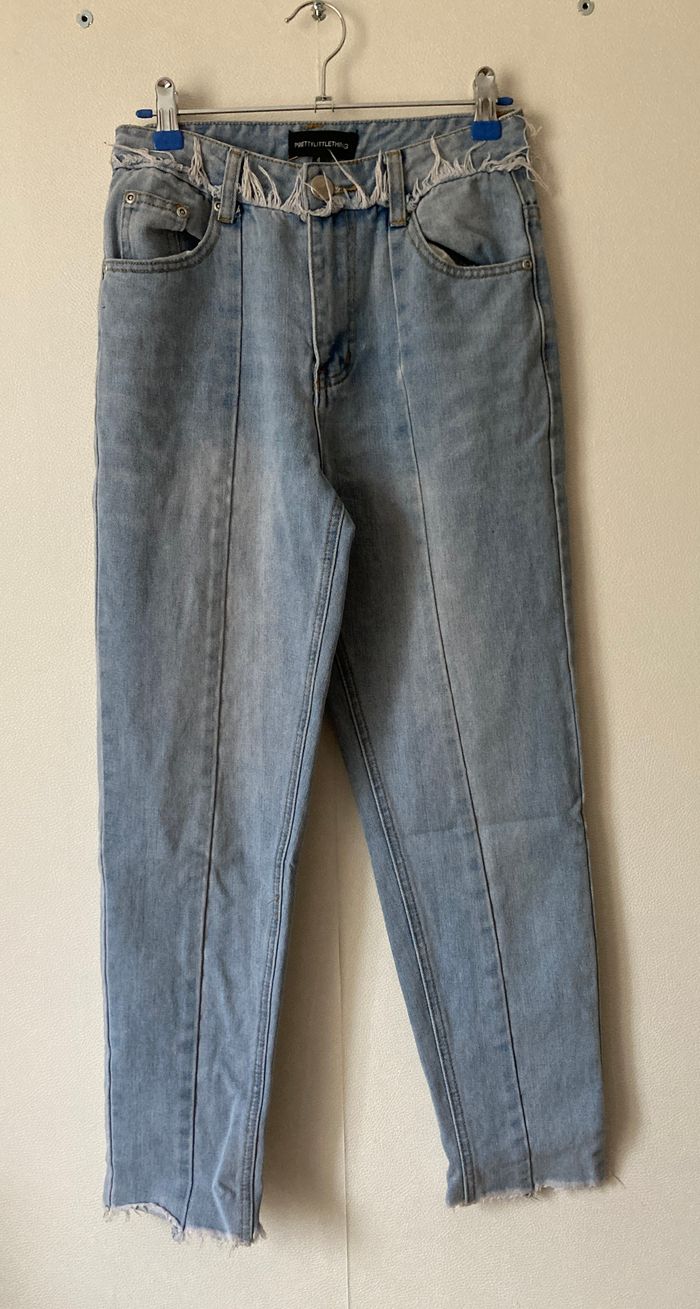 jeans droit effiloché à la taille