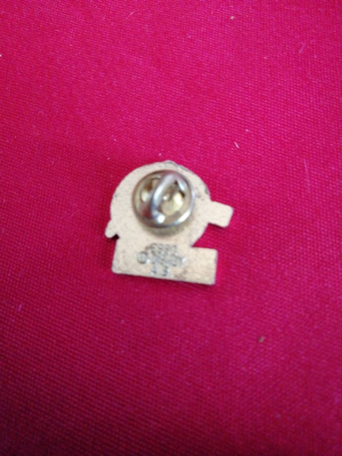 Pin's eurodisney Peter Pan - photo numéro 2