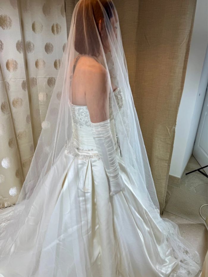 Robe de mariée neuve avec jupon gants et voile - photo numéro 10