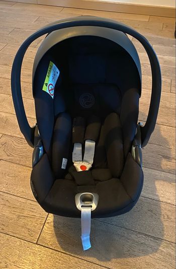siège auto Cybex noir Très Bon état.