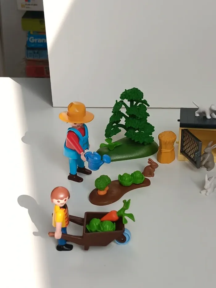 Lot figurines playmobil les enfants et papy au jardin. - photo numéro 3