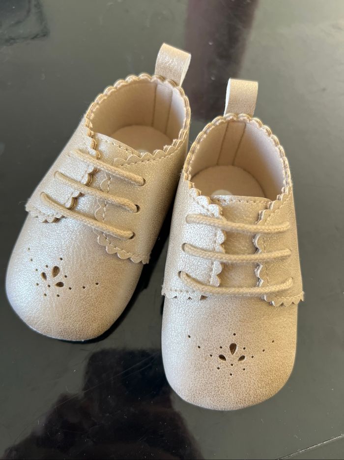 Chaussures/chaussons taille 6-9 mois