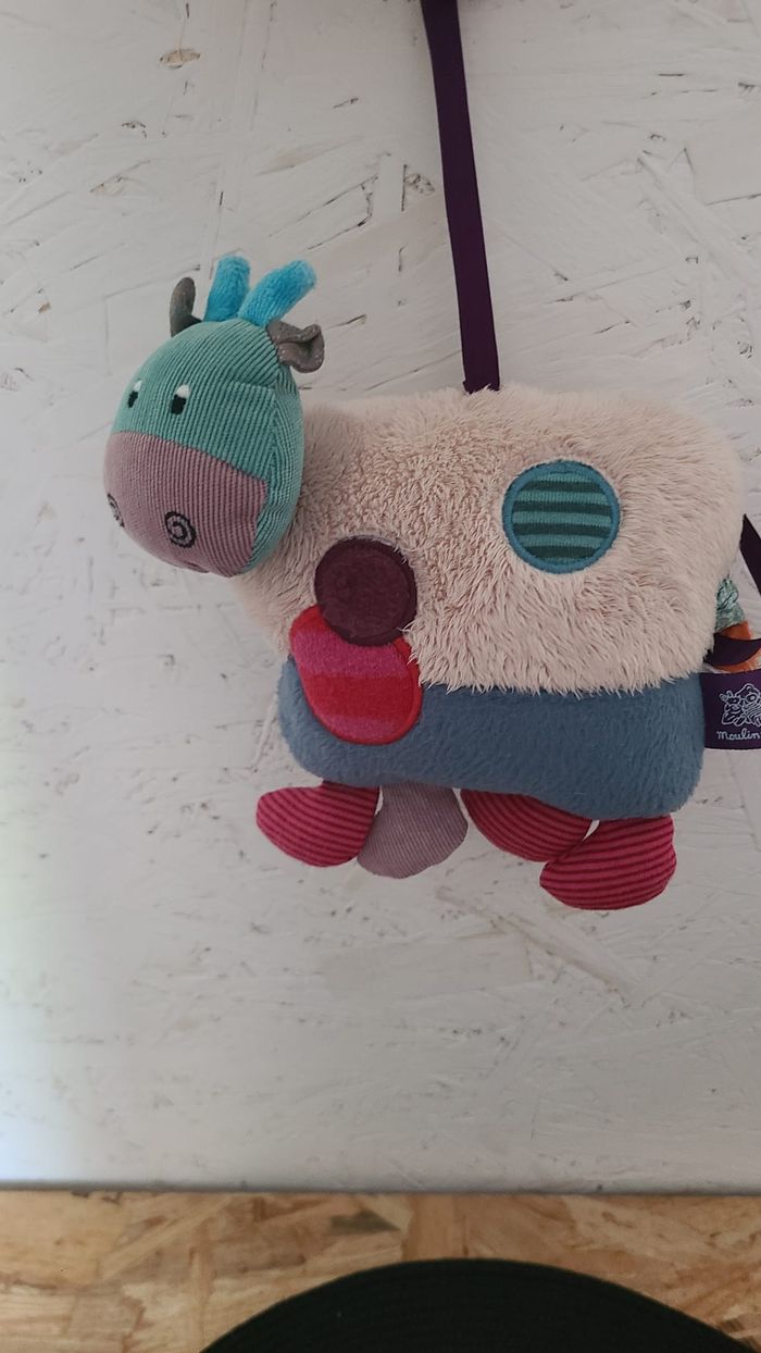 Doudou Vache peluche Musicale Les Jolis pas Beaux Moulin Roty - photo numéro 3