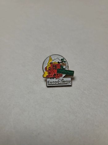 Pin's euro disney frontierland
