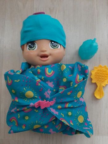 Poupée bébé qui grandit et parle