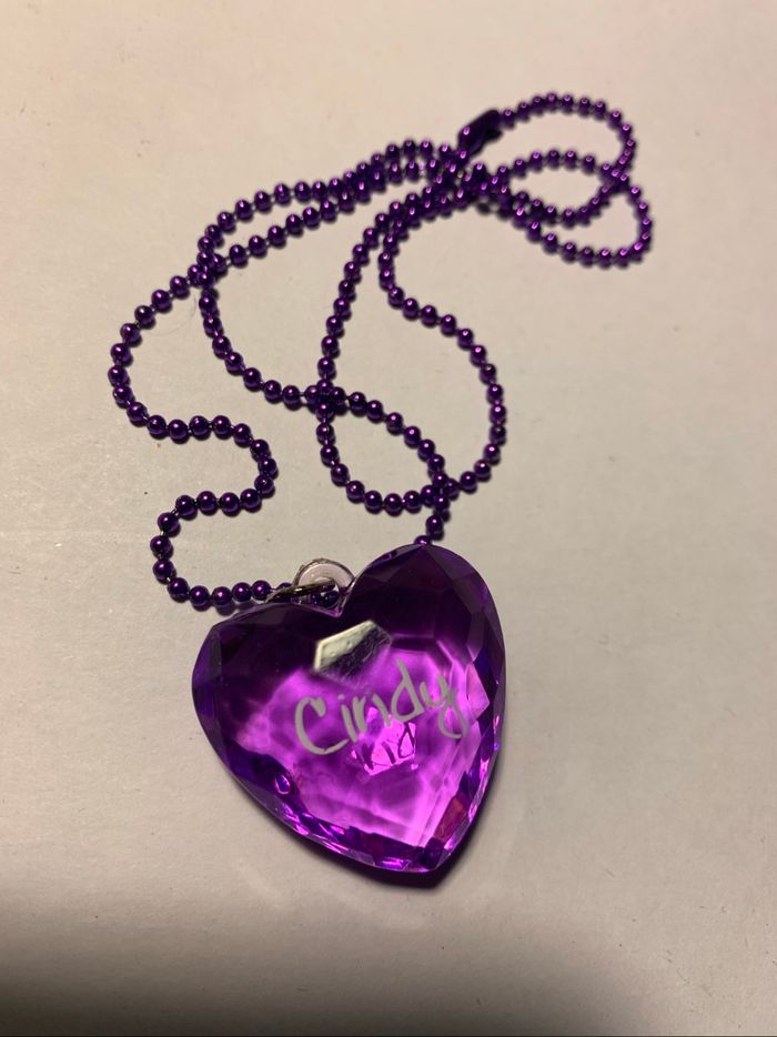 Collier coeur violet prénom Cindy - photo numéro 2