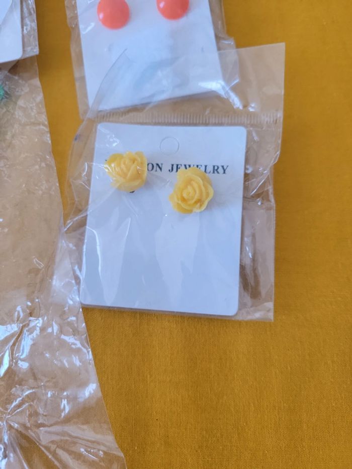 Lot bijoux bracelet croix et clou boucles d'oreilles coloré - photo numéro 2