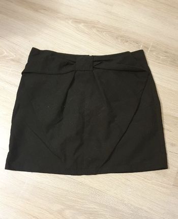 Petite jupe noireà nœud