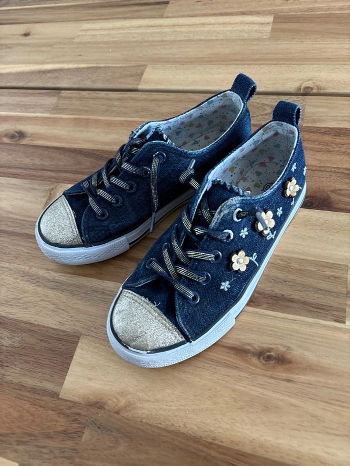 Basket en toile bleue et dorée - photo numéro 2