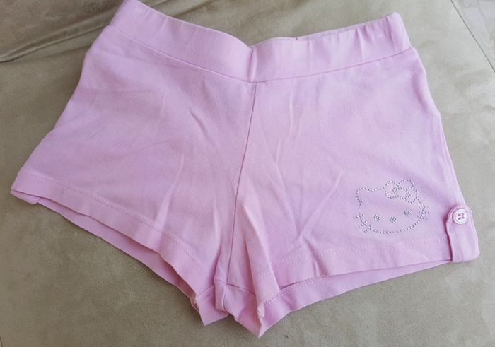 Short rose avec strass Hello Kitty taille 5 ans