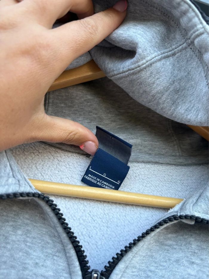 Veste Nike - grise/noir à capuches - taille L - mi saison - en très bon état - photo numéro 3
