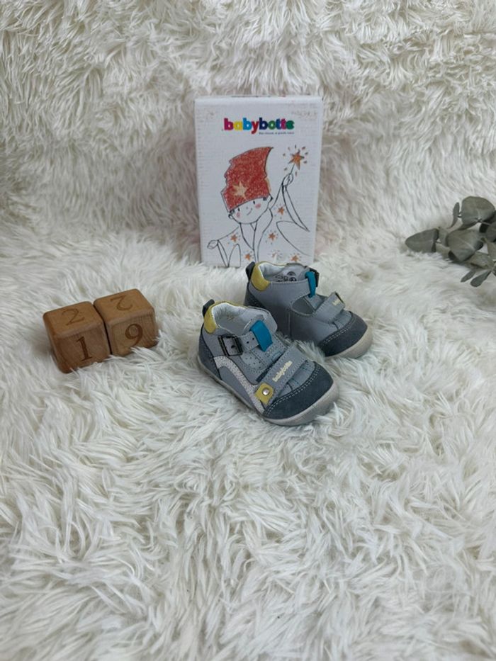 Paire de chaussures Babybotte taille 19