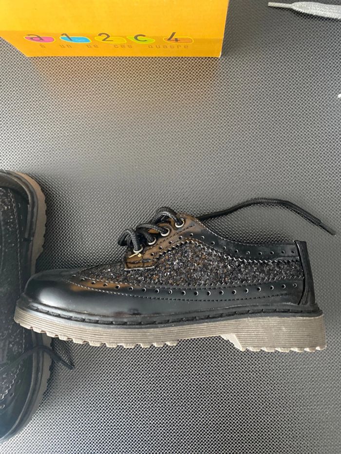 Chaussure fille avec lacet très chic taille 31 - photo numéro 2