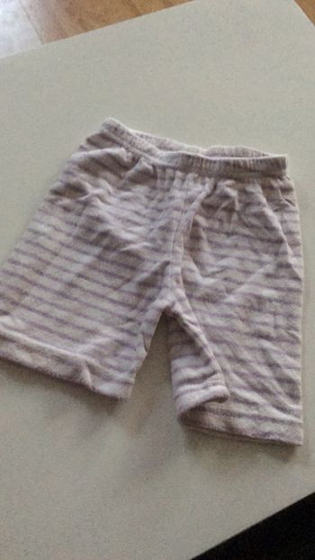 Short à rayures blanc et violet