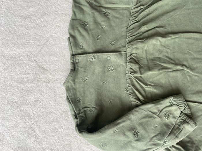 Pull kaki fille 24 mois Tape à l'œil – Très bon état – Petit défaut - photo numéro 3