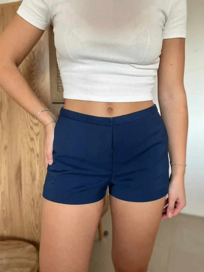 Short bleu façon tailleur taille basse Zara