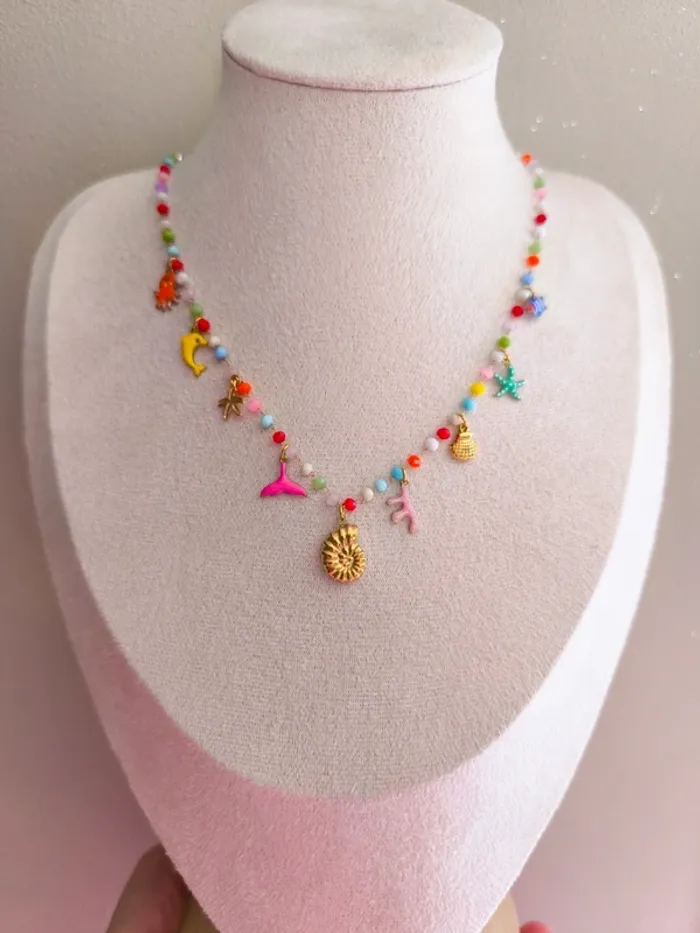Collier doré et multicolore avec perles de cristal et breloques de la mer - photo numéro 6