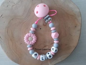 Attache tétine fleur