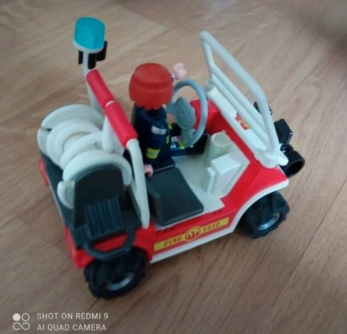 Voiture playmobil - photo numéro 3