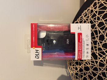 CHARGEUR UNIVERSEL POUR BATTERIES LI-ION / LI-PO ET NIMH AA/AAA