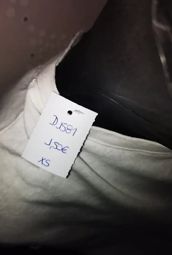 D1581 - tee-shirt femme taille XS - photo numéro 3