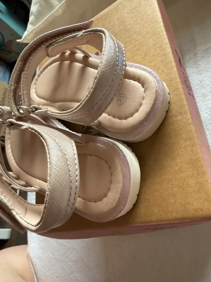 Chaussure sandalette taille 23 - photo numéro 7