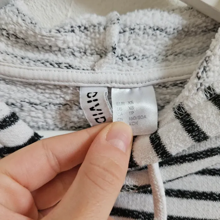 Pull rayé à capuche H&M - photo numéro 2