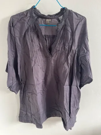Blouse légère grise foncé