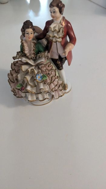 Figurine de couple en porcelaine de Dresde, dentelle de verre