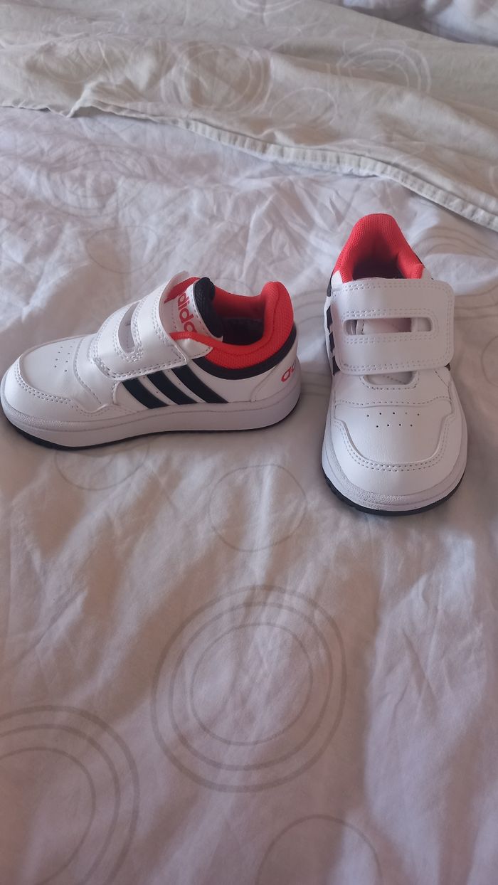 Adidas neuves taille 24