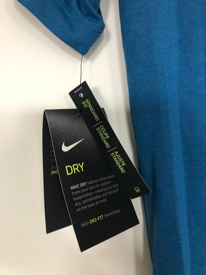 Magnifique tee-shirt nike Authentique neuf - photo numéro 2
