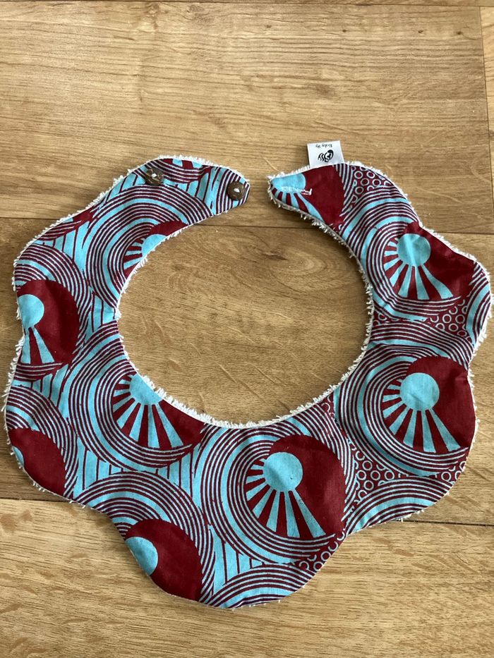 Joli bavoir bébé - neuf