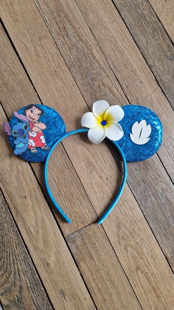 Lilo et stitch bleu à fleurs 