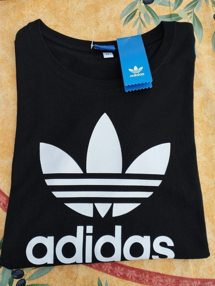Tee-shirt Adidas unisexe neuf taille XL