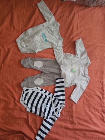 Pyjama + 2 body 