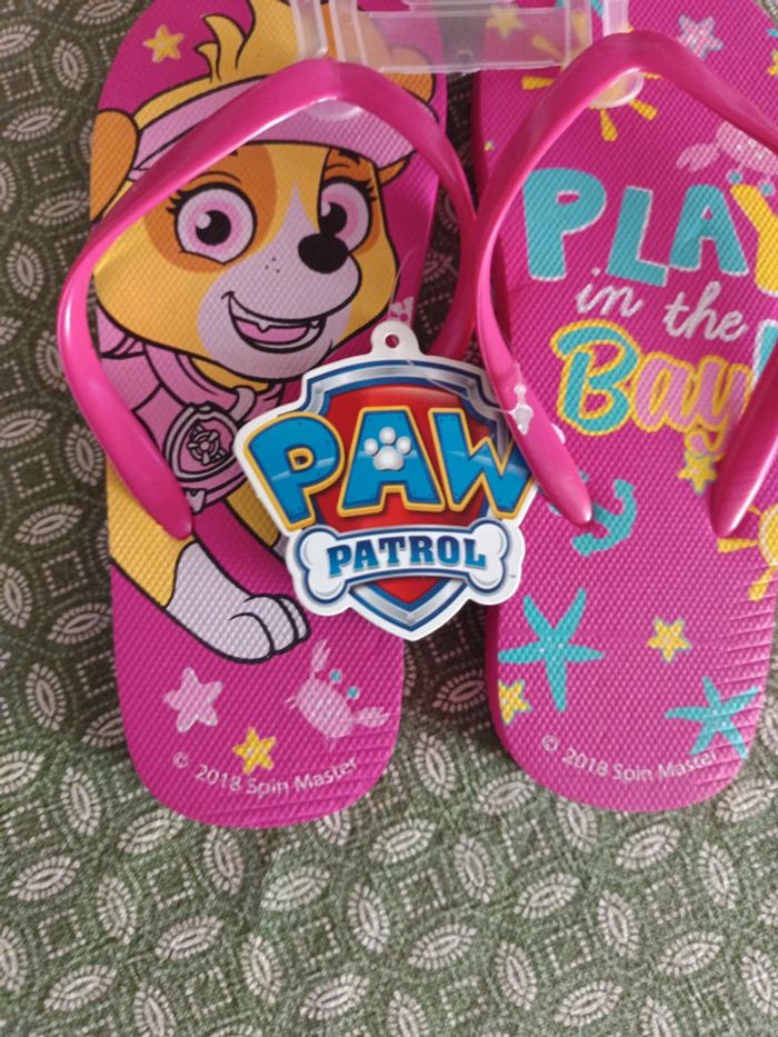 Paire de claquettes neuves Pat patrouille taille 31/32 - photo numéro 3