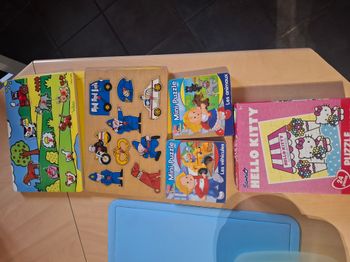 Lot de puzzles bois, livres puzzles et puzzle Hello Kitty