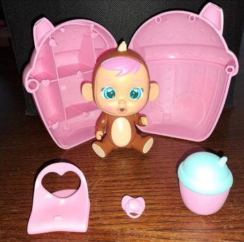 Cry babies le singe avec sa maison et accessoires 