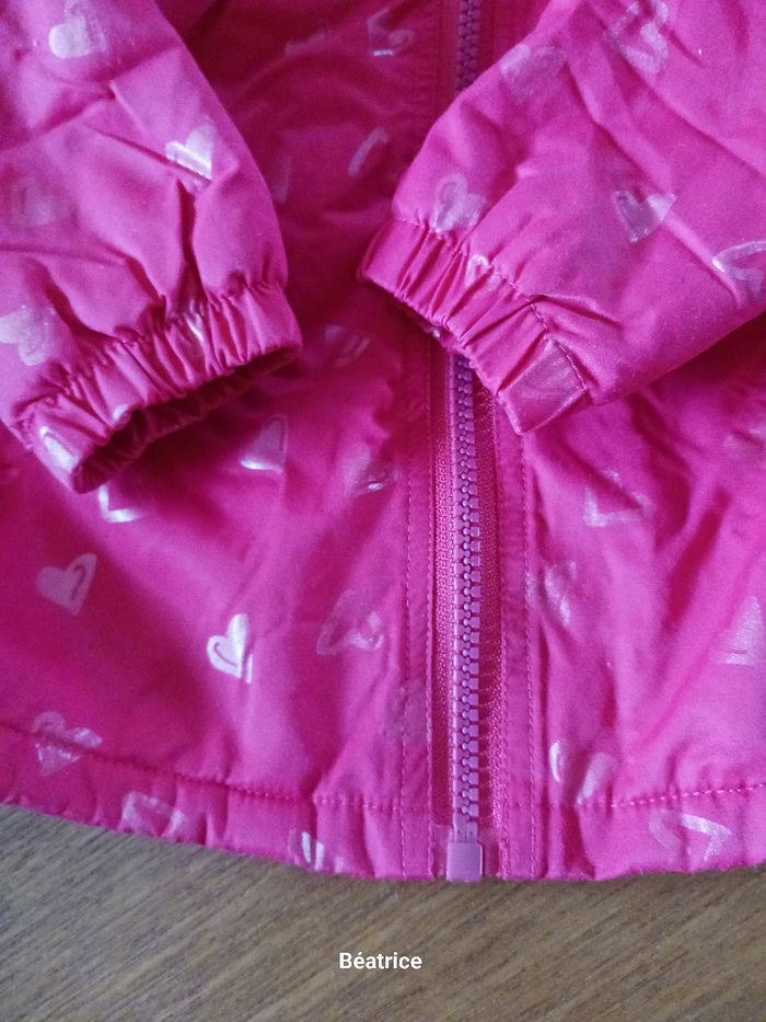 Anorak rouge aux petits cœurs discrets - photo numéro 3