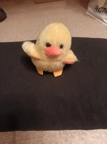 Une peluche un poussin
