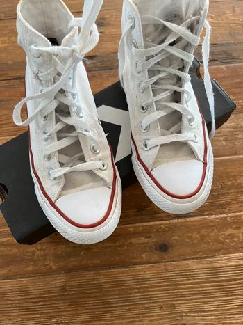 Converses blanches