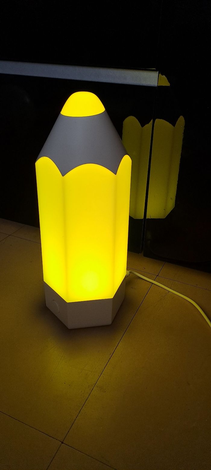 Lampe avec plusieurs teintes - photo numéro 2