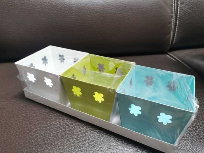 Lot de 3 pots métal en couleur sur support