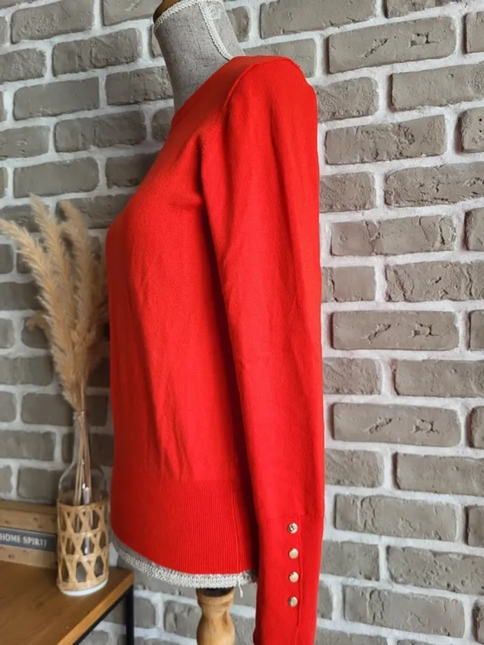 Pull rouge corail Zara boutons dorés - douceur chic - photo numéro 4