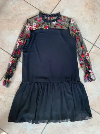 Robe stella morgan noire fleurs brodée sur voile transparent neuf t 8/10