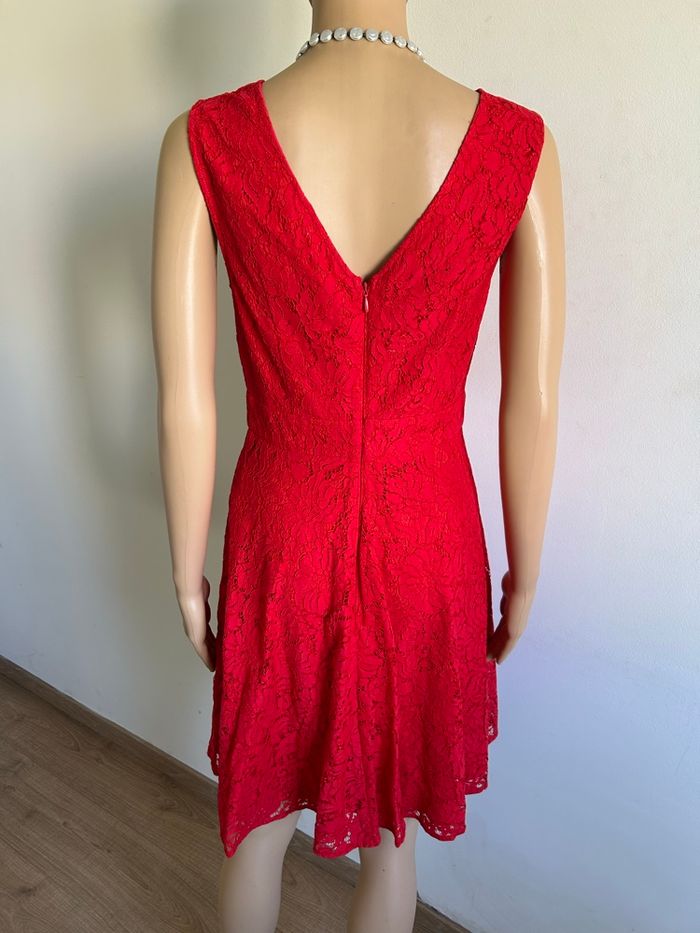 Robe rouge en dentelle sans manches Morgan taille 36 jamais portée - photo numéro 5
