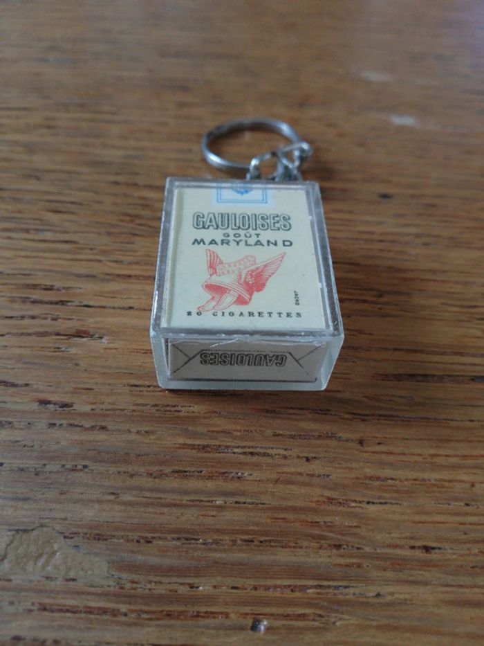Porte clés ancien Gauloises Maryland cigarettes - photo numéro 3