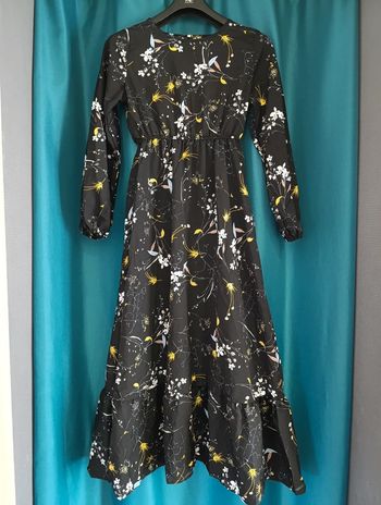 Robe noire longue légère fleuri taille M neuve